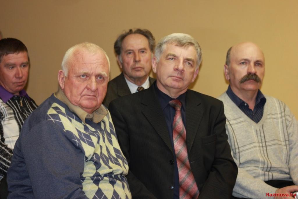 Слухаем калег уважліва....